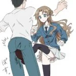 Dziewczyna w spódniczce kopiąca chłopaka w krocze.