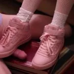 Deptanie jąder i penisa.